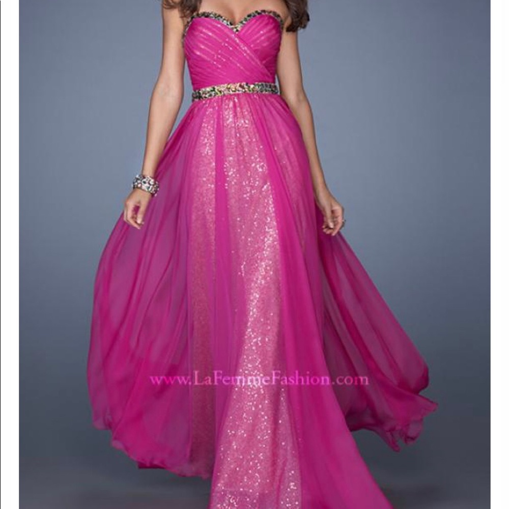 La femme NWT magenta sequin jeweled dress